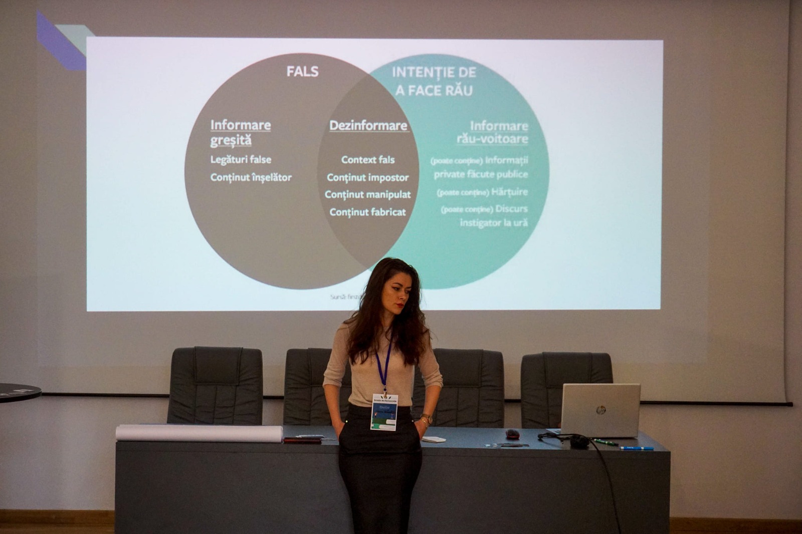 Bianca Adăscăliței - prezentare la conferință